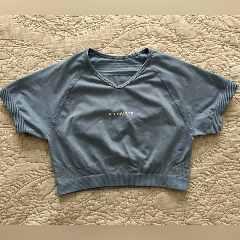 Alphalete Women's Short Sleeve crop Top Light Blue